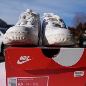 W Nike Dunk Low. Size 6